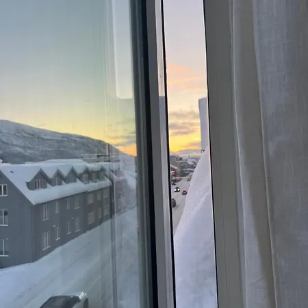 Floor With Mountain View - Close To Center *