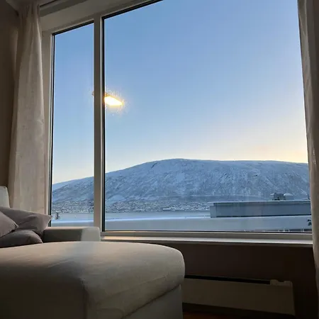 Floor With Mountain View - Close To Center